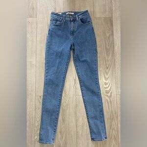 Levis 721 high rise skinny jeans 26
